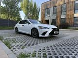 Lexus ES 350 2018 года за 20 500 000 тг. в Алматы