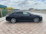 Toyota Camry 2021 года за 17 600 000 тг. в Кульсары – фото 4