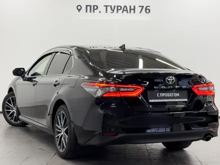 Toyota Camry 2024 года за 20 900 000 тг. в Астана – фото 2