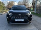 Toyota RAV4 2021 года за 17 200 000 тг. в Алматы