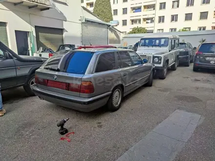 Бленда, подномерник для BMW e34 красная за 5 000 тг. в Караганда – фото 2