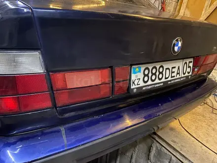 Бленда, подномерник для BMW e34 красная за 10 000 тг. в Караганда – фото 3