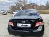 Toyota Camry 2011 года за 7 300 000 тг. в Атырау – фото 4