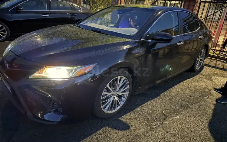 Toyota Camry 2019 года за 10 500 000 тг. в Атырау