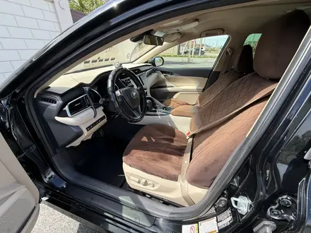 Toyota Camry 2019 года за 10 500 000 тг. в Атырау – фото 6