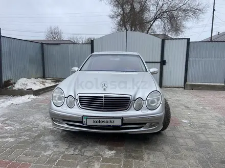 Mercedes-Benz E 320 2002 года за 5 600 000 тг. в Актобе – фото 2