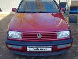 Volkswagen Vento 1993 года за 1 650 000 тг. в Уральск – фото 2