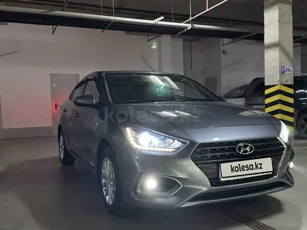 Hyundai Accent 2018 года за 7 300 000 тг. в Астана – фото 2