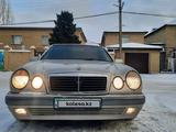 Mercedes-Benz E 240 1998 годаfor3 200 000 тг. в Астана