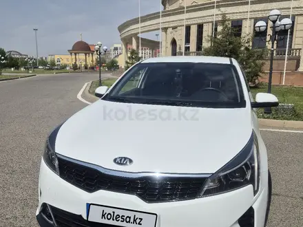 Kia Rio 2021 года за 8 600 000 тг. в Атырау