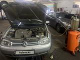 Volkswagen Golf 2001 года за 2 300 000 тг. в Астана – фото 4
