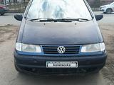 Volkswagen Sharan 1996 годаүшін1 000 000 тг. в Уральск