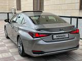 Lexus ES 250 2018 года за 22 500 000 тг. в Алматы – фото 4