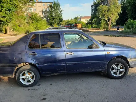 Volkswagen Vento 1993 года за 1 200 000 тг. в Аксу – фото 2