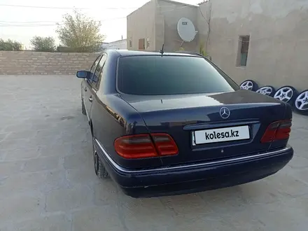 Mercedes-Benz E 430 1998 года за 3 250 000 тг. в Жанаозен – фото 3