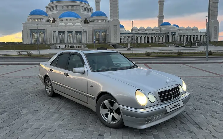 Mercedes-Benz E 230 1998 годаfor12 000 000 тг. в Астана