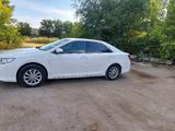 Toyota Camry 2013 года за 7 500 000 тг. в Актобе – фото 5