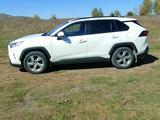 Toyota RAV4 2021 года за 13 700 000 тг. в Алтай