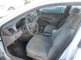 Toyota Camry 2005 годаүшін2 597 400 тг. в Актобе – фото 4