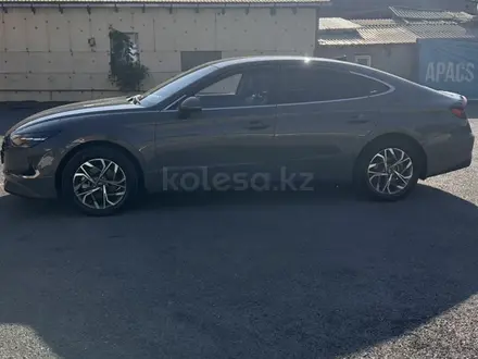 Hyundai Sonata 2022 года за 12 000 000 тг. в Шымкент – фото 2