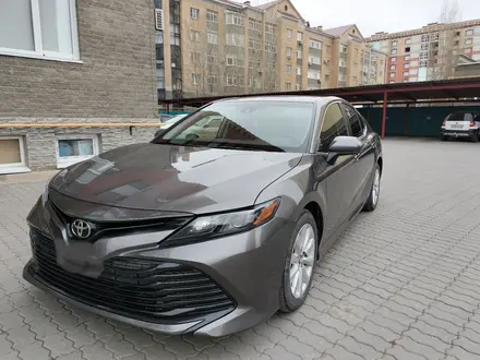 Toyota Camry 2018 года за 9 111 111 тг. в Актобе – фото 2