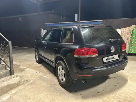 Volkswagen Touareg 2006 года за 5 600 000 тг. в Алматы – фото 3