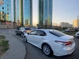 Toyota Camry 2020 года за 15 200 000 тг. в Астана