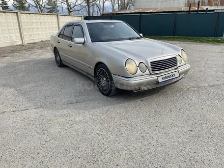 Mercedes-Benz E 240 1999 года за 3 300 000 тг. в Алматы – фото 9