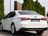 Toyota Camry 2018 года за 13 990 000 тг. в Алматы – фото 3