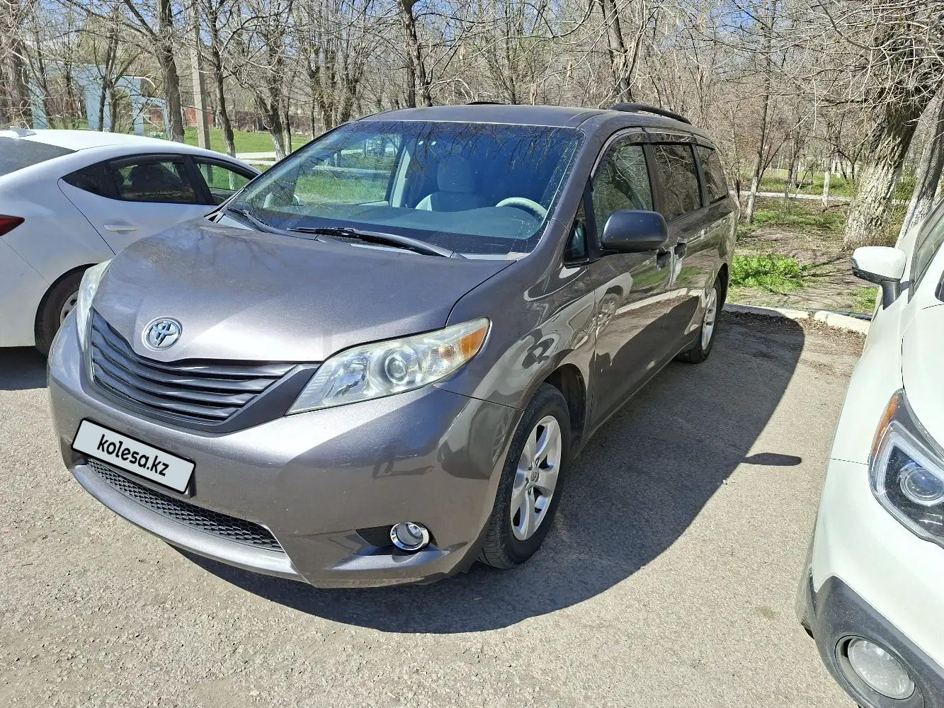 Toyota Sienna, 2011