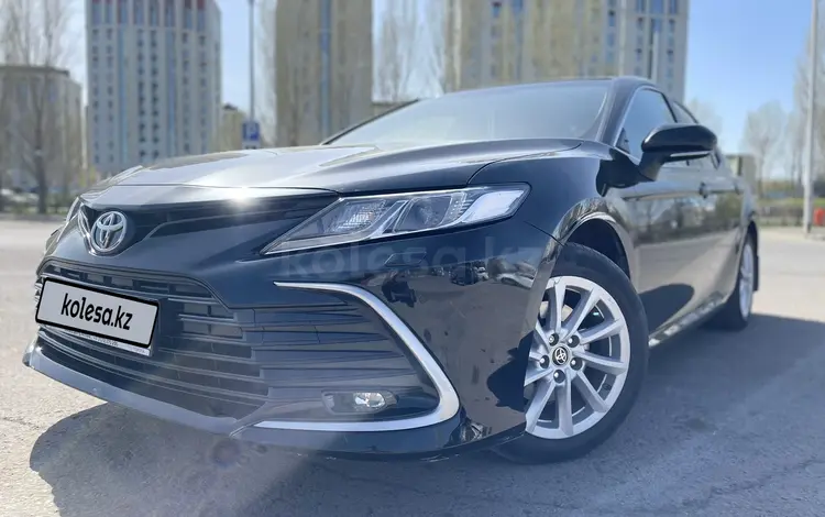 Toyota Camry 2021 года за 14 000 000 тг. в Астана