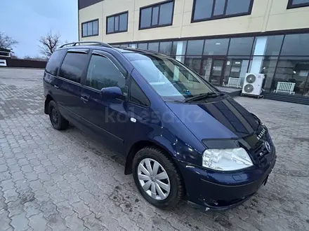 Volkswagen Sharan 2001 года за 3 500 000 тг. в Уральск – фото 2