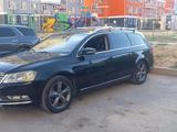 Volkswagen Passat 2011 года за 5 300 000 тг. в Шымкент – фото 2