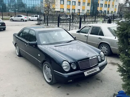 Mercedes-Benz E 320 1998 года за 3 900 000 тг. в Алматы