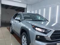 Toyota RAV4 2021 года за 16 200 000 тг. в Актау