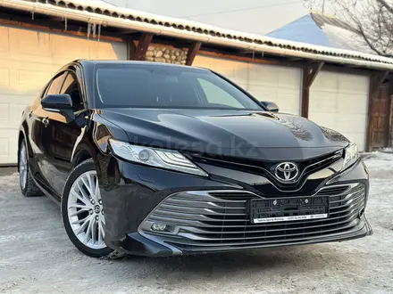 Toyota Camry 2018 года за 14 200 000 тг. в Алматы – фото 15