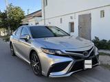 Toyota Camry 2022 года за 14 000 000 тг. в Актау – фото 2