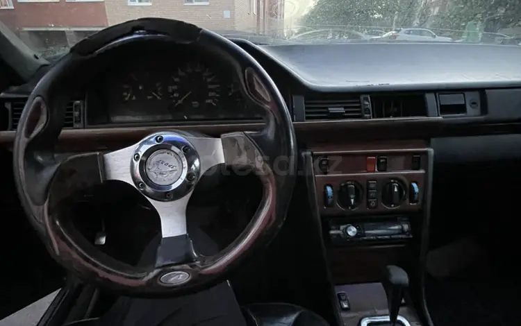 Mercedes-Benz E 260 1991 года за 650 000 тг. в Астана