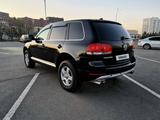 Volkswagen Touareg 2004 годаfor6 350 000 тг. в Астана – фото 2