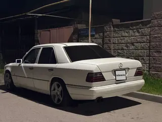 Mercedes-Benz E 320