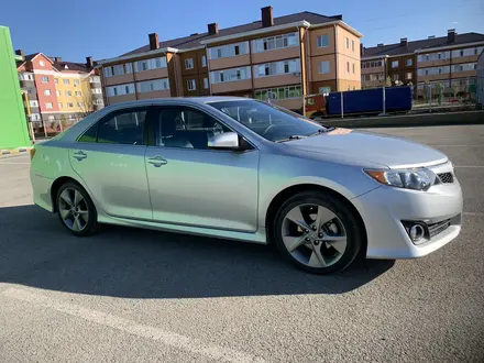 Toyota Camry 2014 года за 7 600 000 тг. в Актобе – фото 13