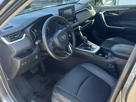 Toyota RAV4 2021 года за 15 500 000 тг. в Алматы – фото 3