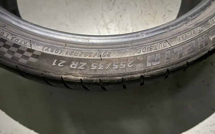 Резину летние 1 шт 255/35/21 за 50 000 тг. в Астана