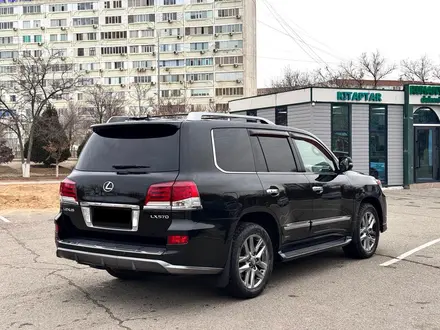 Lexus LX 570 2014 года за 30 000 000 тг. в Актау