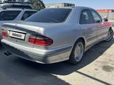 Mercedes-Benz E 320 2000 года за 5 000 000 тг. в Алматы – фото 3