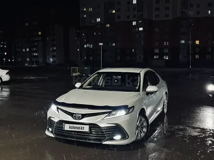 Toyota Camry 2022 года за 13 600 000 тг. в Атырау – фото 4