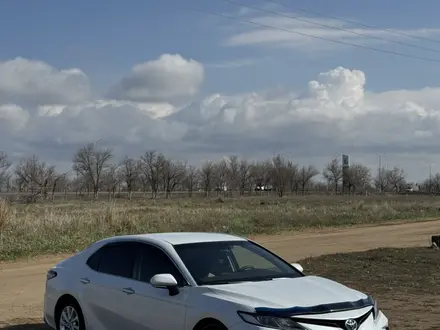 Toyota Camry 2022 года за 13 600 000 тг. в Атырау – фото 6