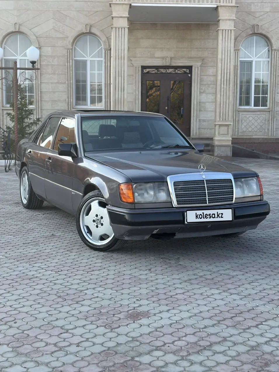 Mercedes-Benz E-Class, 1992