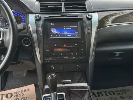 Toyota Camry 2017 года за 13 100 000 тг. в Алматы – фото 17