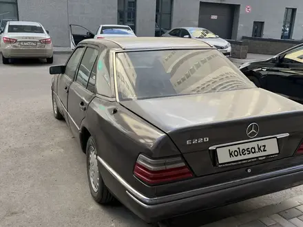 Mercedes-Benz E 220 1993 года за 1 200 000 тг. в Астана – фото 3